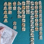 50PCS 30mm Wooden House Shaped Embellishments Hanging Ornaments Unfinished Wood Cutouts Ornaments for Christmas Crafts Decor