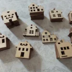 50PCS 30mm Wooden House Shaped Embellishments Hanging Ornaments Unfinished Wood Cutouts Ornaments for Christmas Crafts Decor